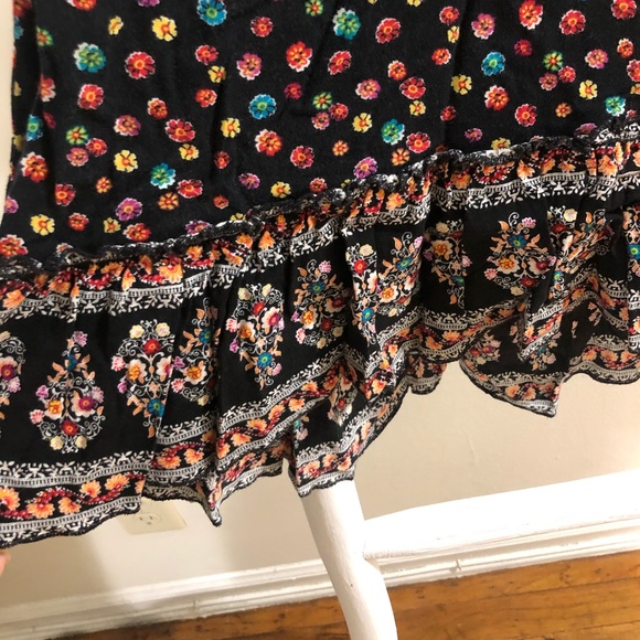 Floral Detailed Tank Top - Picture 3 of 5